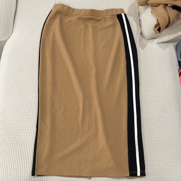 Beautiful skirt and blouse set - Picture 4 of 5